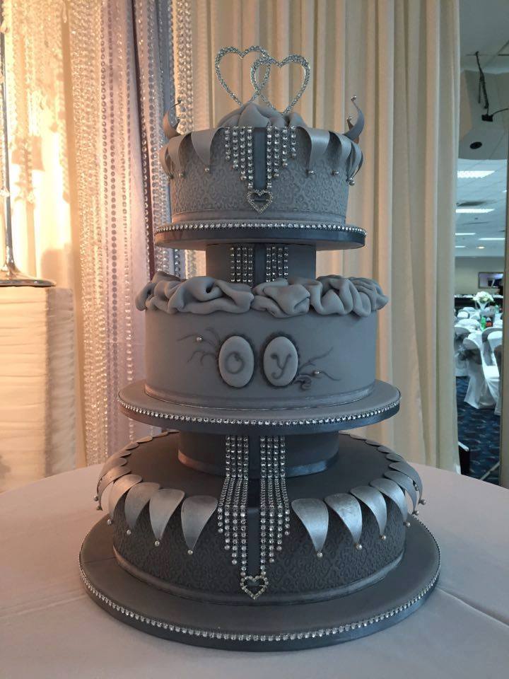dressed in diamonds wedding cake